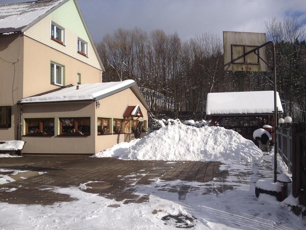 Penzion54 & Restaurace Ostrov  Exterior photo
